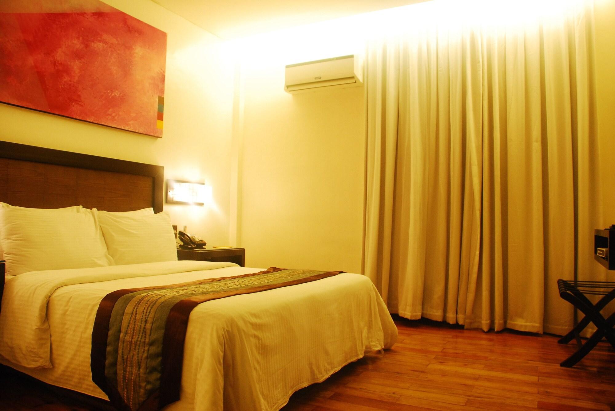 Century Hotel Angeles Bagian luar foto