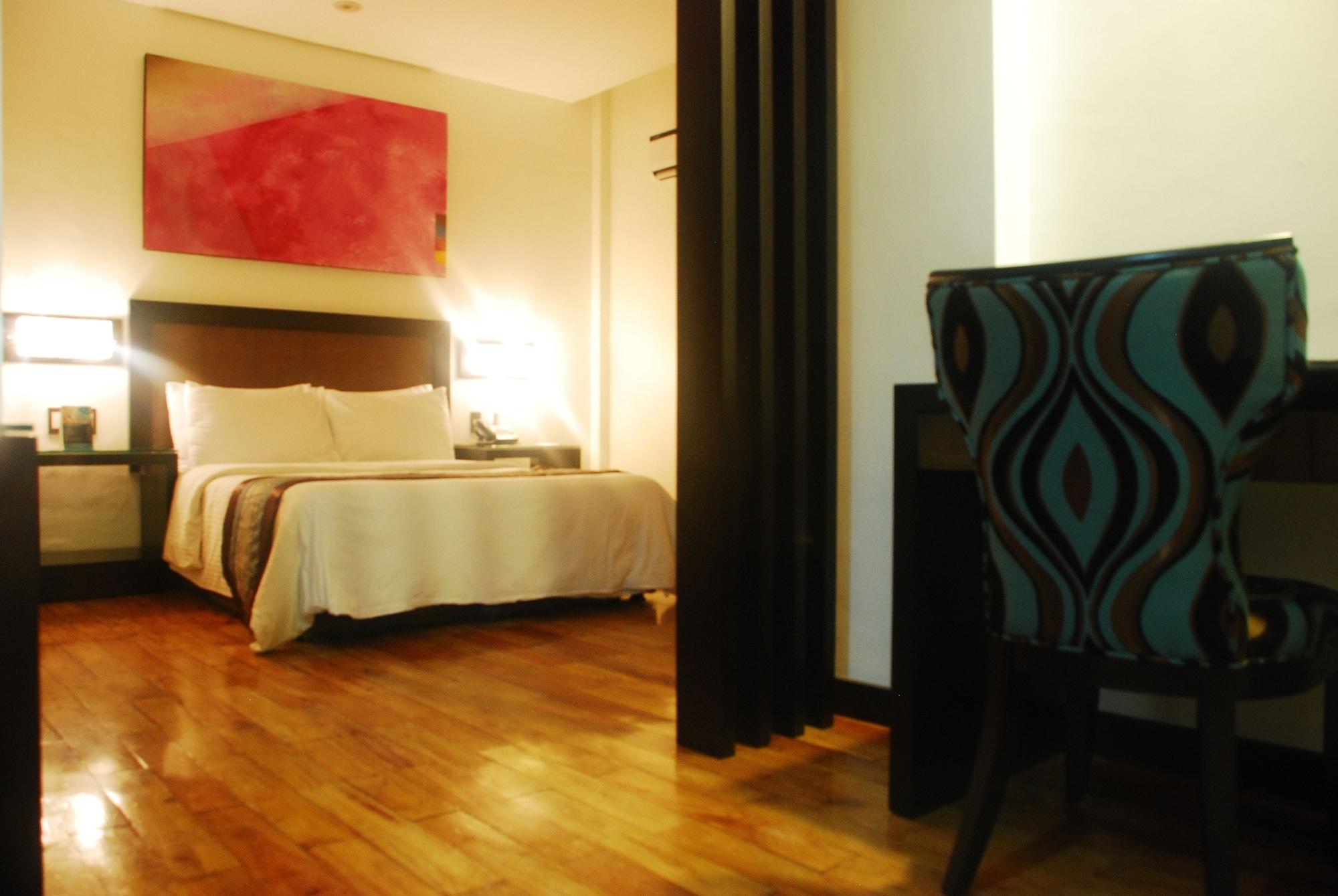 Century Hotel Angeles Bagian luar foto