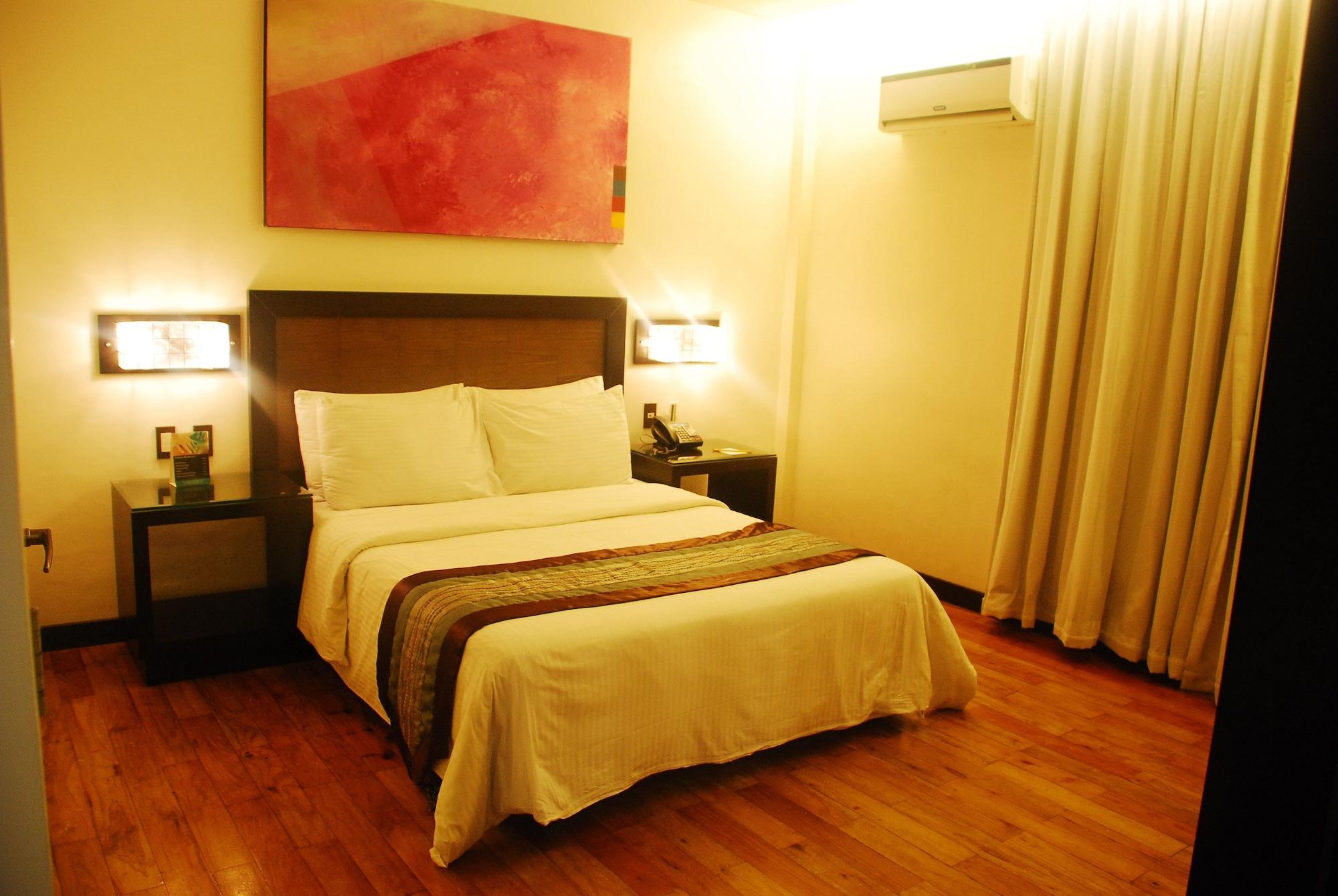 Century Hotel Angeles Bagian luar foto