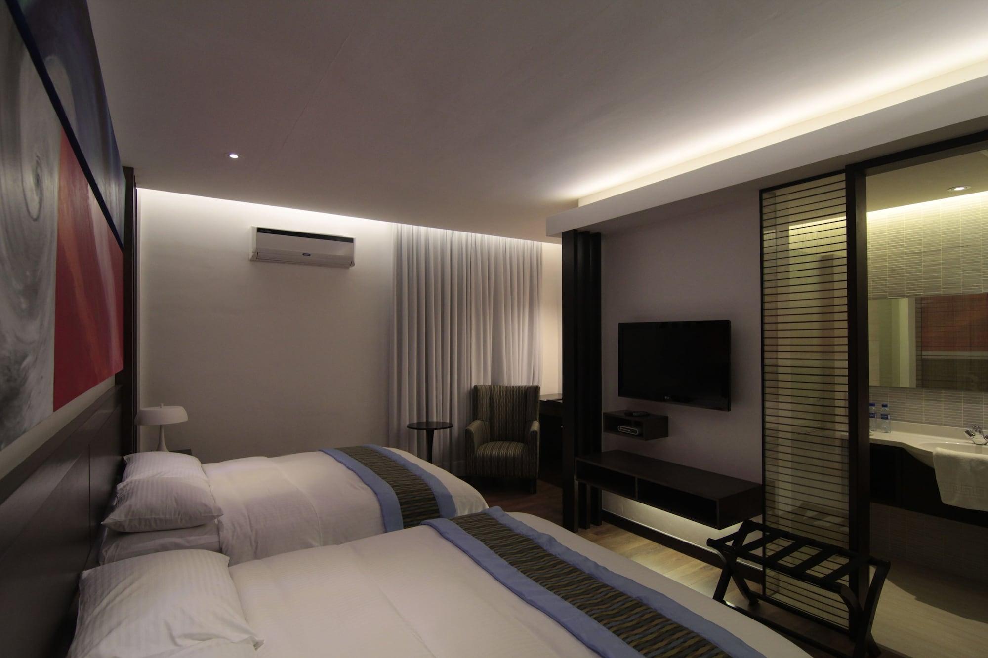 Century Hotel Angeles Bagian luar foto