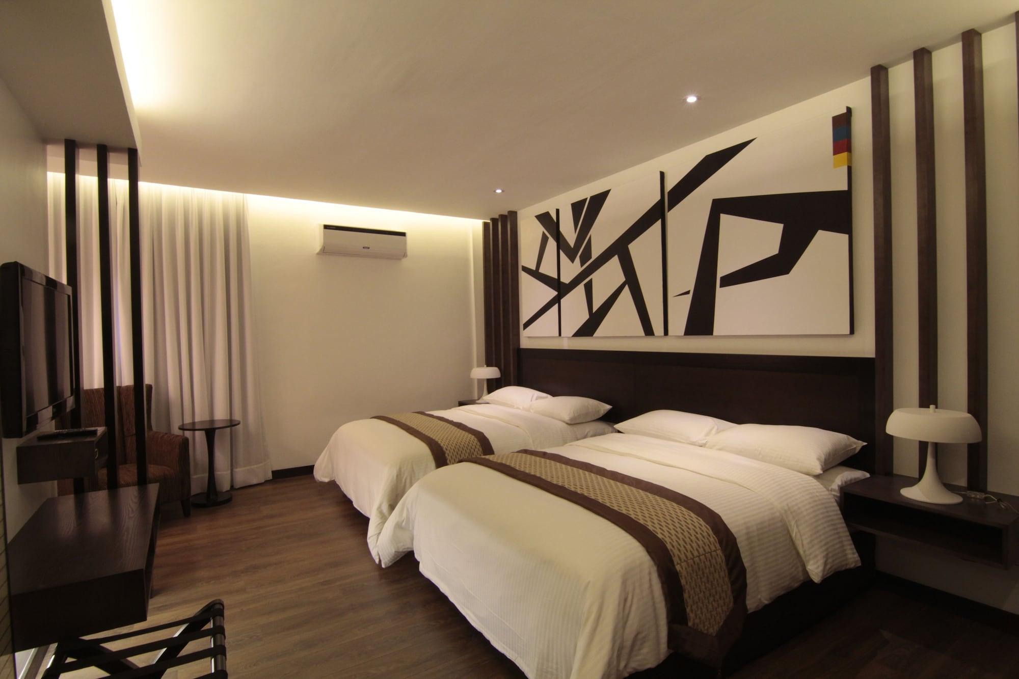 Century Hotel Angeles Bagian luar foto