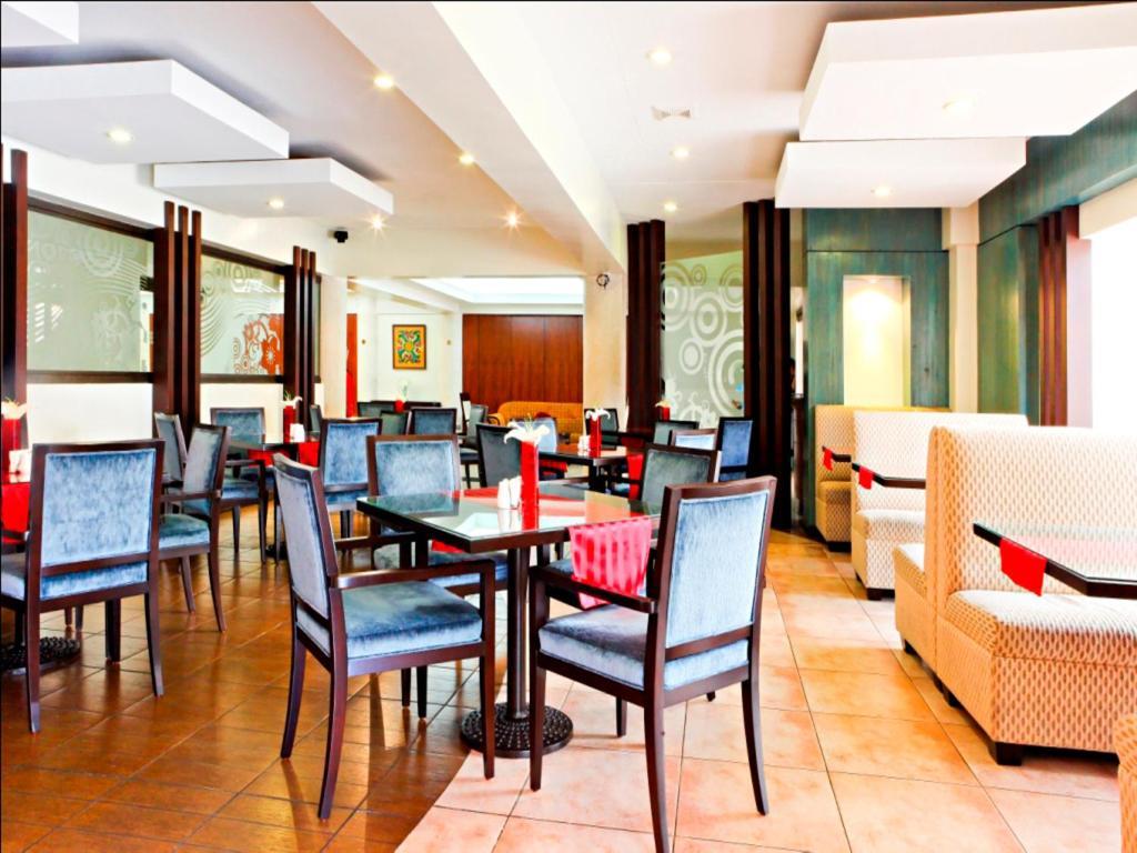 Century Hotel Angeles Bagian luar foto