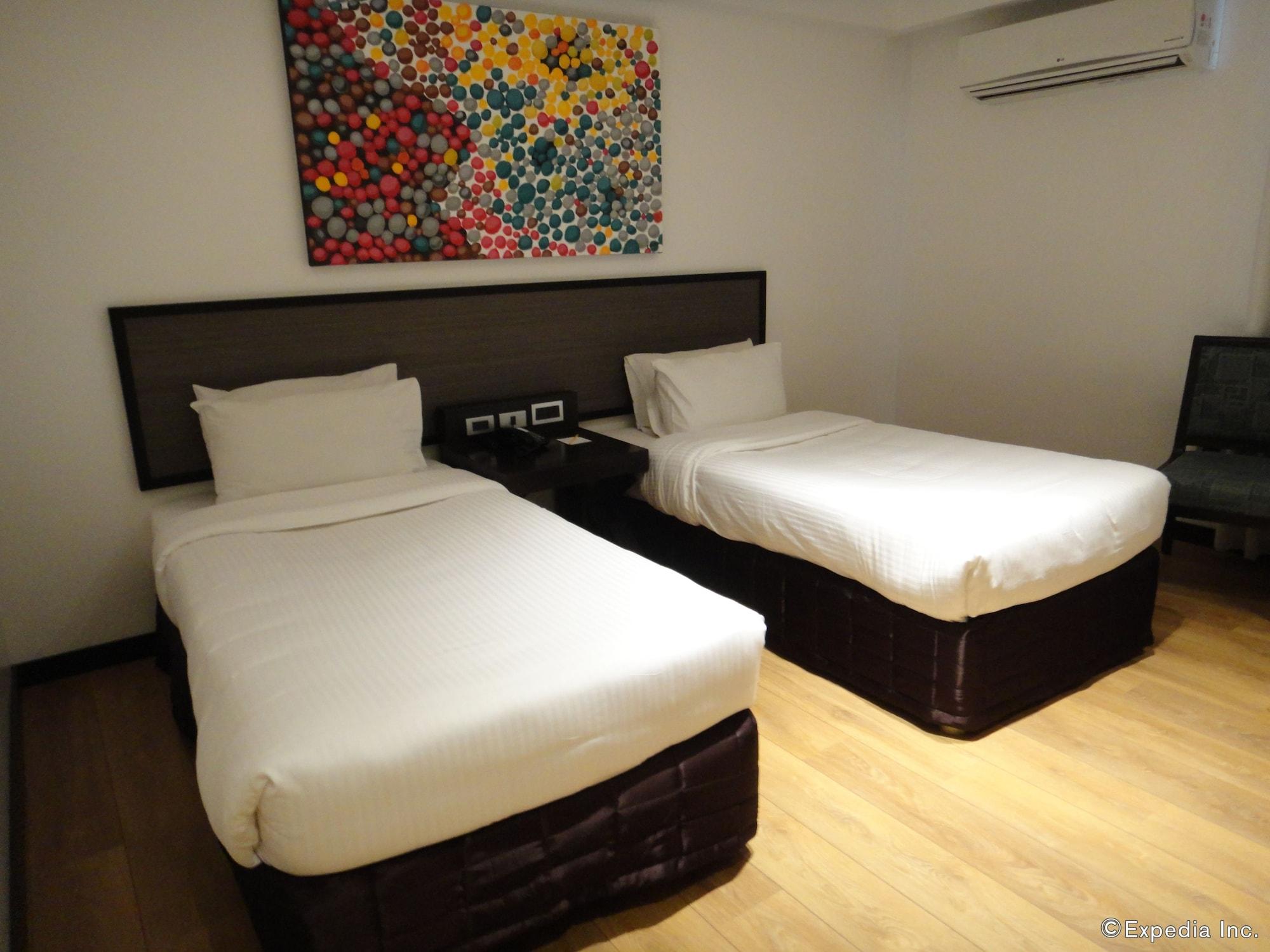 Century Hotel Angeles Bagian luar foto