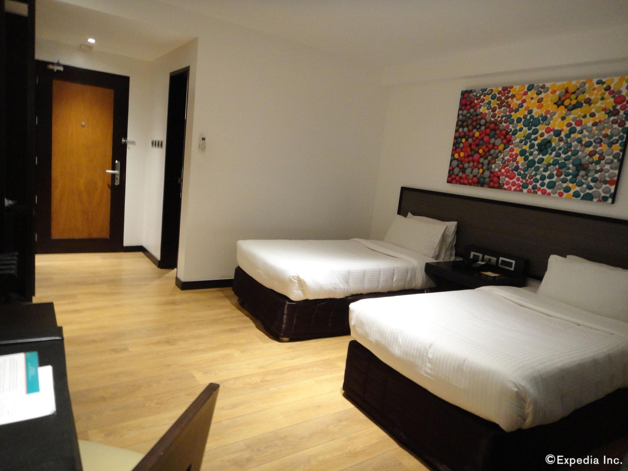 Century Hotel Angeles Bagian luar foto