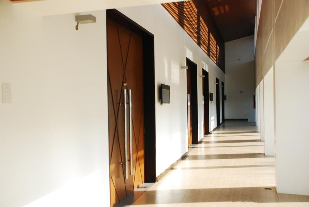 Century Hotel Angeles Bagian luar foto
