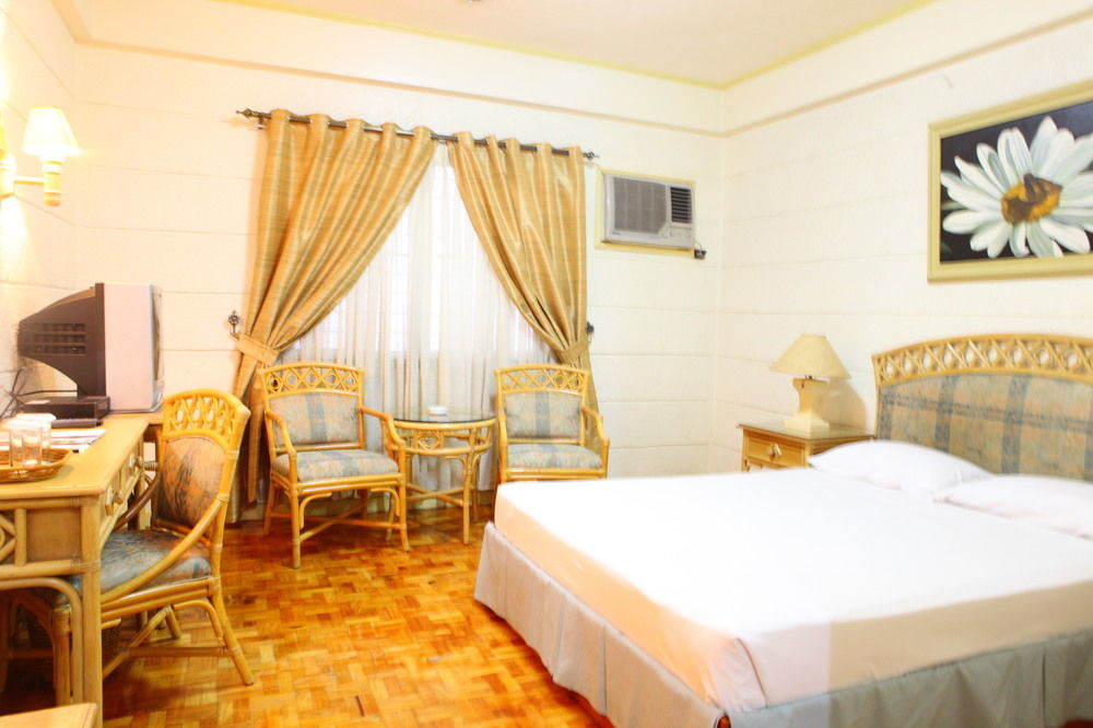 Century Hotel Angeles Bagian luar foto