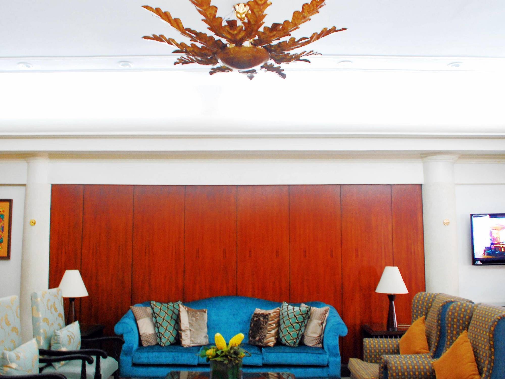 Century Hotel Angeles Bagian luar foto