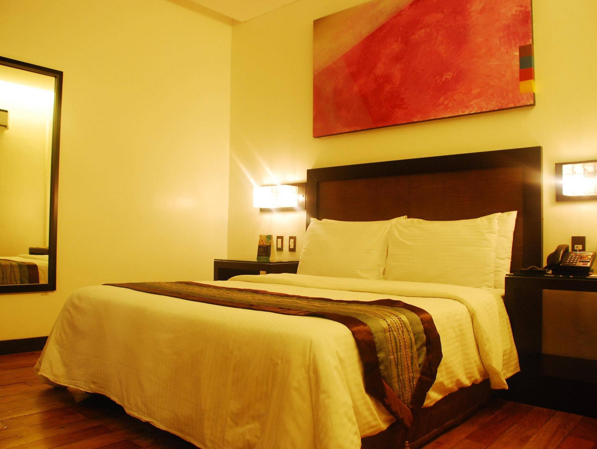 Century Hotel Angeles Bagian luar foto