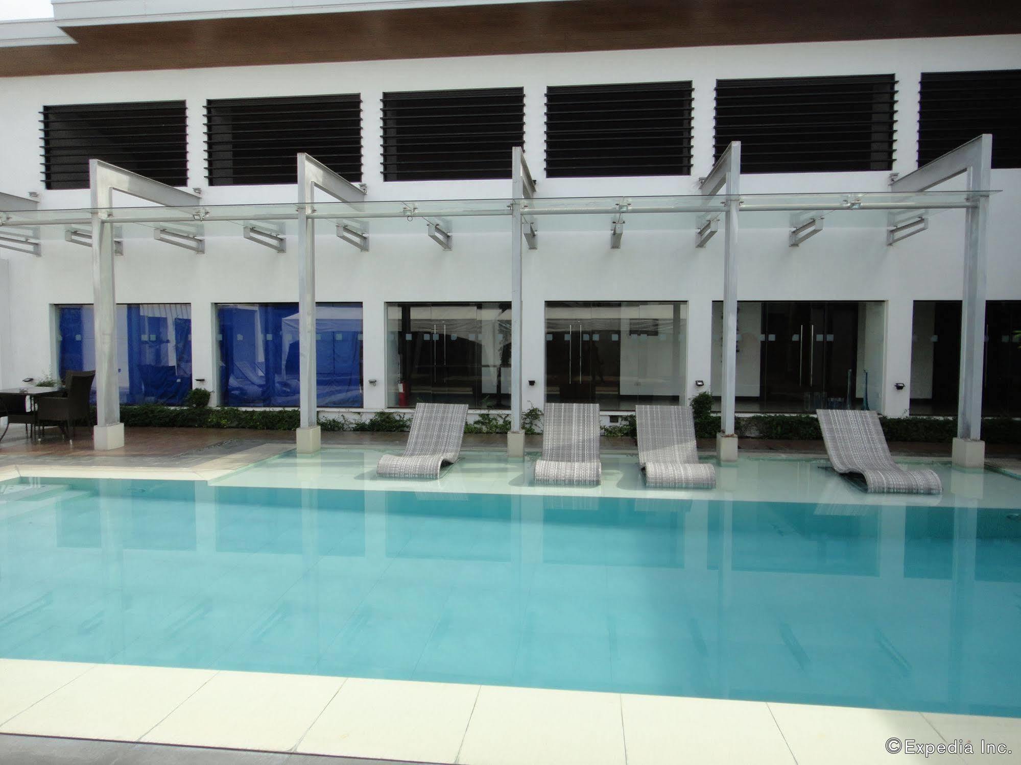 Century Hotel Angeles Bagian luar foto