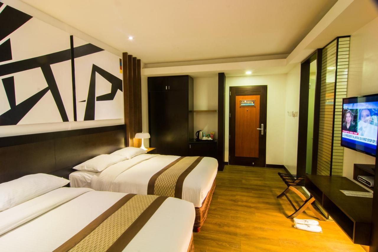 Century Hotel Angeles Bagian luar foto